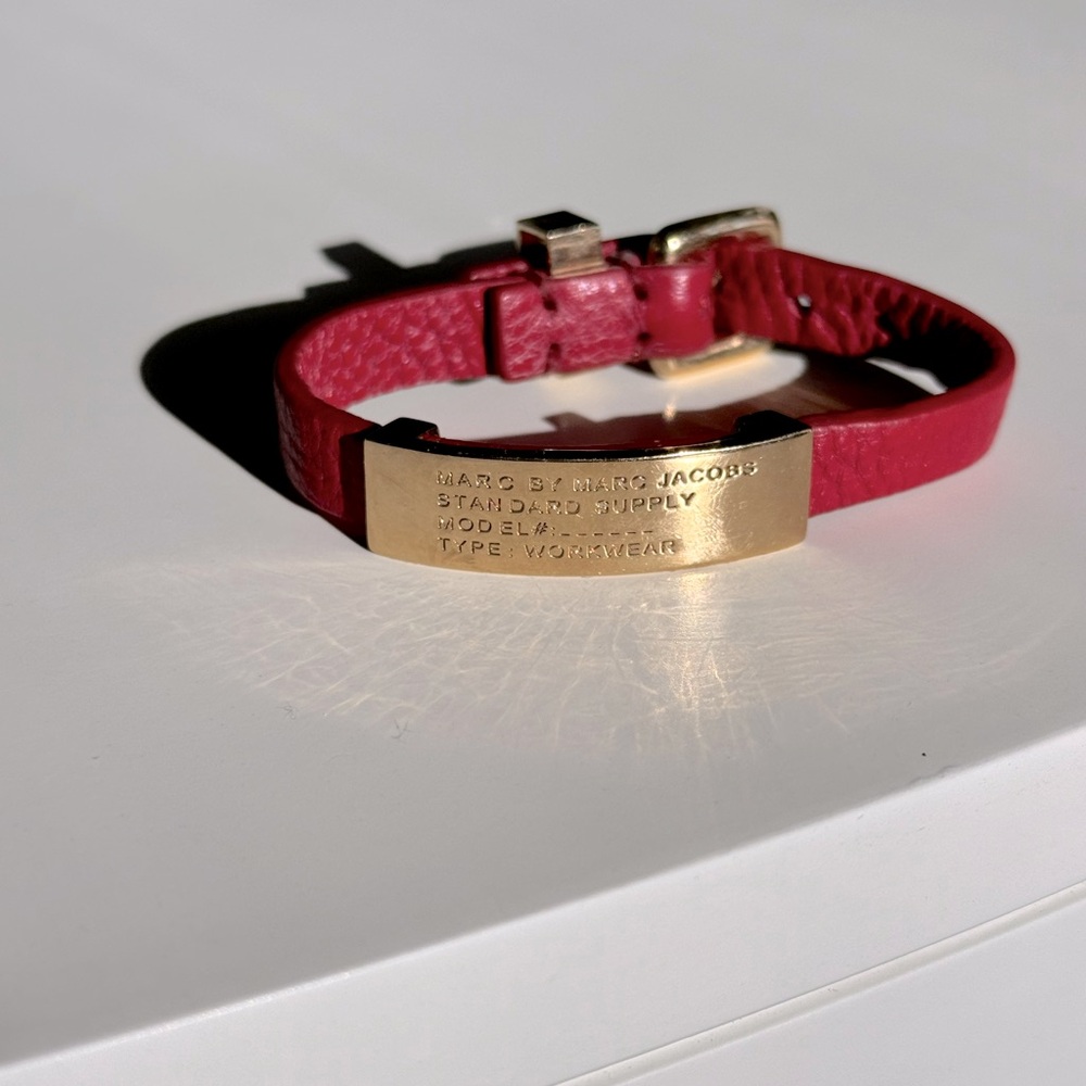 MARC JACOBS CHERRY RED LEATHER BRACELET 'STANDARD SUPPLY'